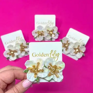 The Acrylic Flower Stud-White