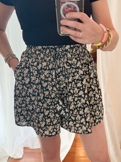 The Gigi Floral Shorts-Black