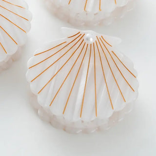 The Seashell Clip-White